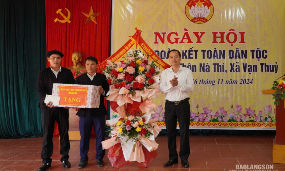 Lãnh đạo Ban Nội chính Tỉnh uỷ dự ngày hội đại đoàn kết toàn dân tộc tại huyện Bắc Sơn