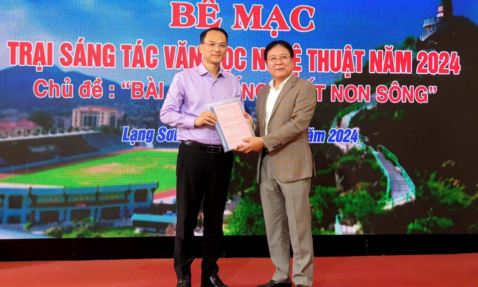 Bế mạc trại sáng tác văn học nghệ thuật chủ đề "Bài ca thống nhất non sông" năm 2024