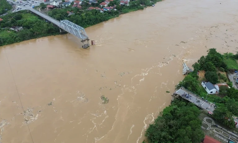 Cầu Phong Châu mới được đầu tư xây dựng với quy mô 4 làn xe cơ giới