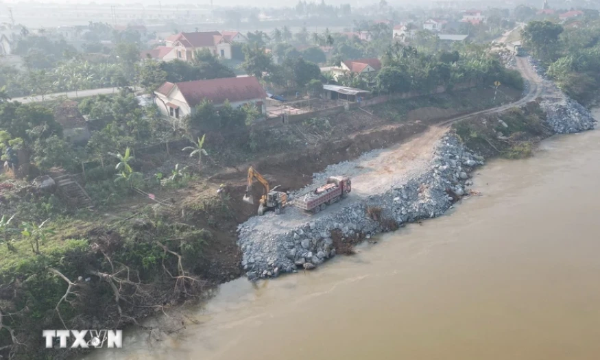 5 học sinh lớp 8 bị mất tích do đuối nước trên sông Thao