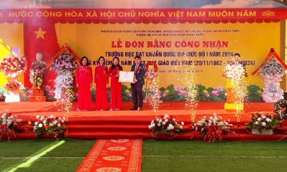 Tràng Định: Trường Tiểu học - Trung học cơ sở Kháng Chiến đón Bằng công nhận trường đạt chuẩn quốc gia