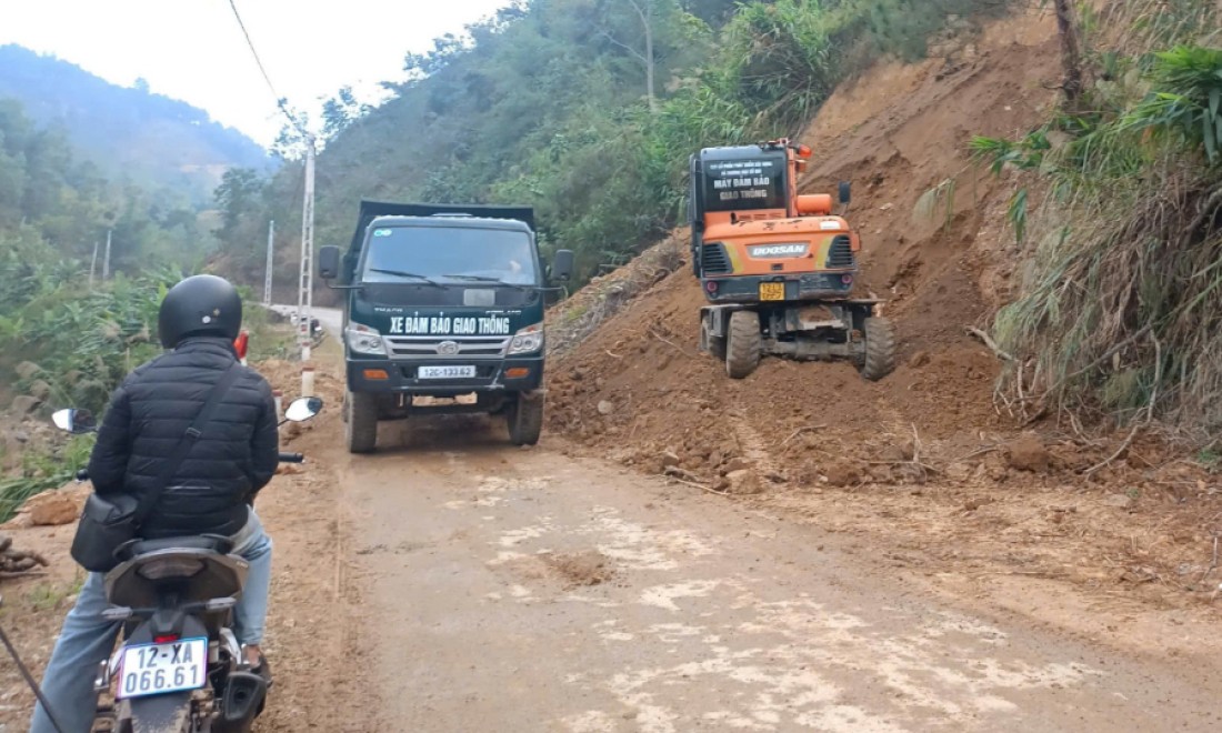 Khắc phục khó khăn đẩy nhanh xử lý sạt lở các tuyến đường giao thông