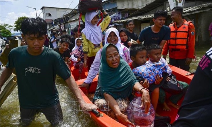 Lở đất và lũ quét ở Indonesia, nhiều người thương vong