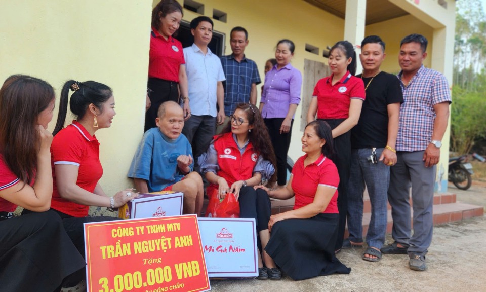 Hội Chữ thập đỏ huyện Hữu Lũng phối hợp trao kinh phí hỗ trợ cho hộ có hoàn cảnh khó khăn trên địa bàn