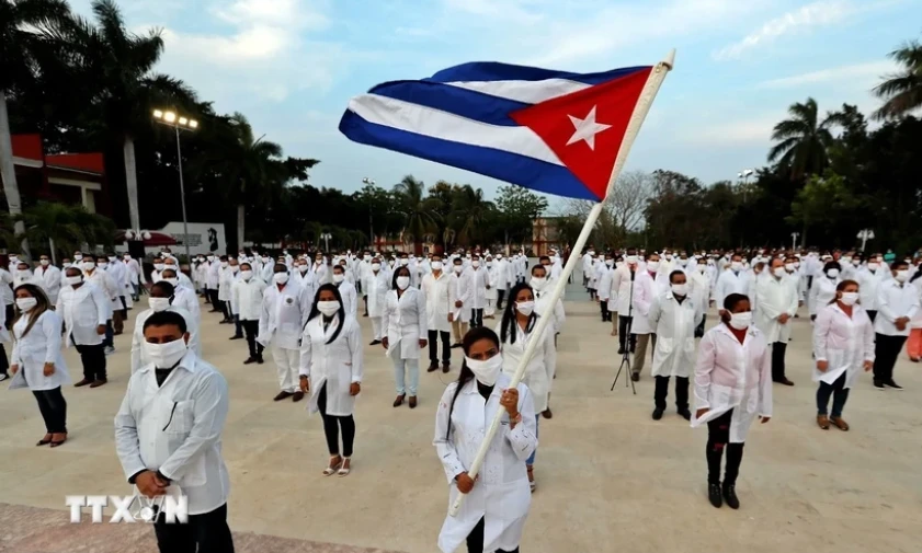 Cuba cử hàng trăm bác sỹ sang Mexico giúp tăng cường nhân lực y tế