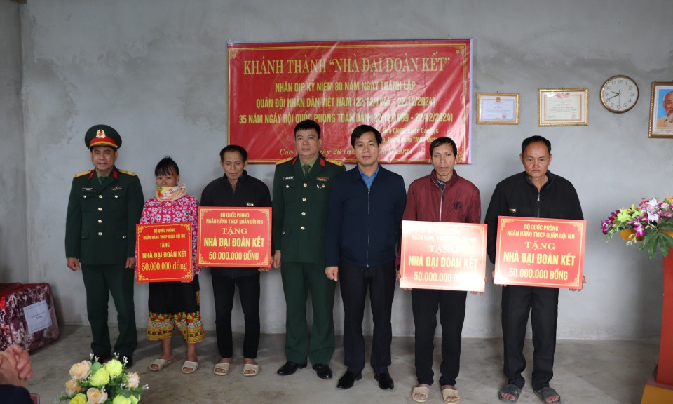 Cao Lộc: Khánh thành và bàn giao 4 nhà đại đoàn kết