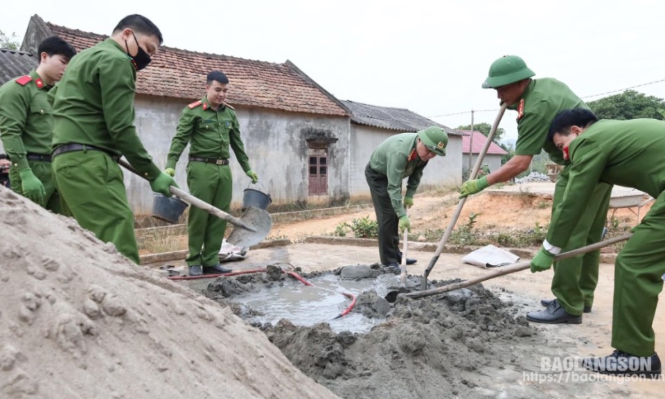 "Chiến dịch" xóa nhà tạm, nhà dột nát: Dấu ấn lực lượng công an toàn tỉnh