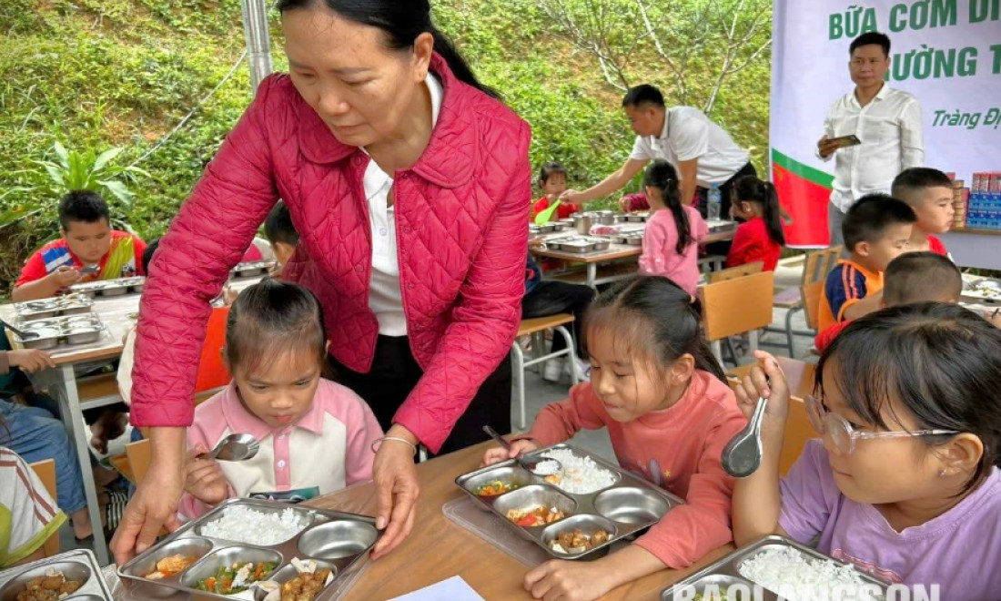 Mang yêu thương tới cho trẻ em nghèo, khuyết tật