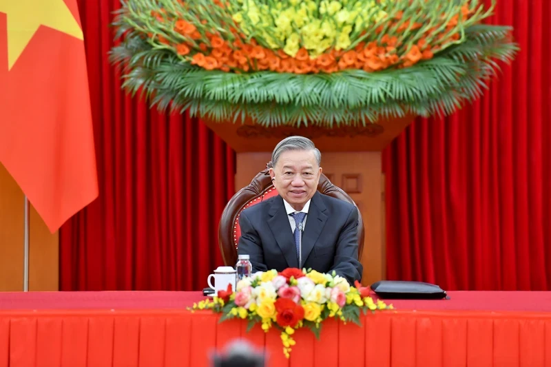 Đồng chí Tô Lâm, Tổng Bí thư Ban Chấp hành Trung ương Đảng ta đã có cuộc điện đàm với đồng chí Thongloun Sisoulith, Tổng Bí thư Ban Chấp hành Trung ương Đảng Nhân dân Cách mạng Lào, Chủ tịch nước Cộng hòa Dân chủ Nhân dân Lào. (Ảnh: ĐĂNG KHOA)