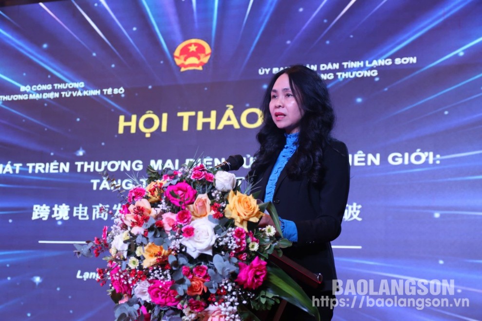 Đại diện Cục trưởng Cục Thương mại điện tử và Kinh tế số, Bộ Công Thương phát biểu tại hội thảo