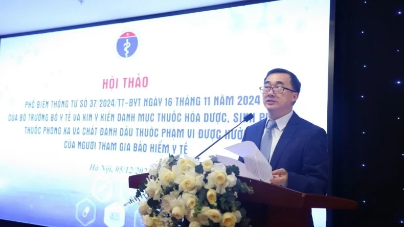 Thứ trưởng Bộ Y tế Trần Văn Thuấn phát biểu tại hội thảo.