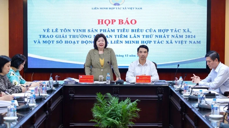 Chủ tịch Liên minh Hợp tác xã Việt Nam Cao Xuân Thu Vân thông tin về tình hình phát triển kinh tế tập thể, hợp tác xã năm 2024.