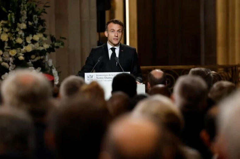 Tổng thống Emmanuel Macron nhấn mạnh: Với niềm hy vọng và quyết tâm, chúng ta đã đạt được mục tiêu xây dựng lại Nhà thờ Đức Bà trang hoàng hơn, đẹp đẽ hơn chỉ trong vòng hơn 5 năm. (Ảnh: Le Parisien)