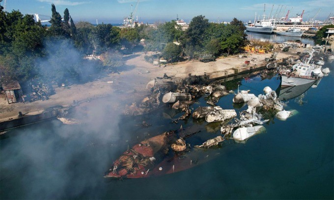 Tàu quân sự của Syria ở Latakia bị phá hủy bởi đòn tập kích của Israel. Ảnh: GettyImages