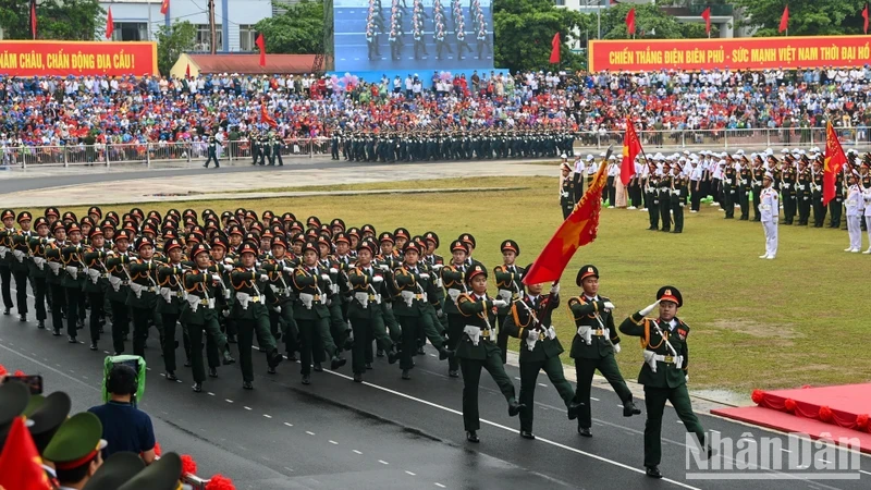 Chiến sĩ Quân đội nhân dân Việt Nam tại lễ diễu binh kỷ niệm 70 năm Chiến thắng Điện Biên Phủ, ngày 7/5/2024 tại thành phố Điện Biên Phủ. (Ảnh THÀNH ĐẠT)