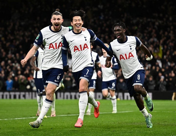 Tottenham đánh bại Man Utd để giành quyền vào bán kết Cúp Liên đoàn Anh.