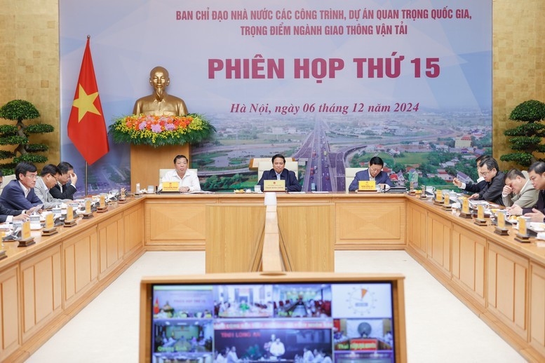 Phiên họp lần thứ 15 nhằm kiểm tra, đôn đốc các công việc sau phiên họp lần thứ 14 và bàn các giải pháp, tiếp tục tháo gỡ khó khăn, vướng mắc, đẩy nhanh tiến độ các công trình, dự án - Ảnh: VGP/Nhật Bắc