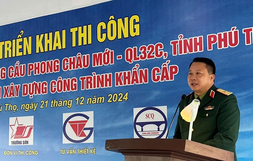  Thiếu tướng Nguyễn Hữu Ngọc, Tư lệnh Binh đoàn 12 phát biểu tại buổi lễ.