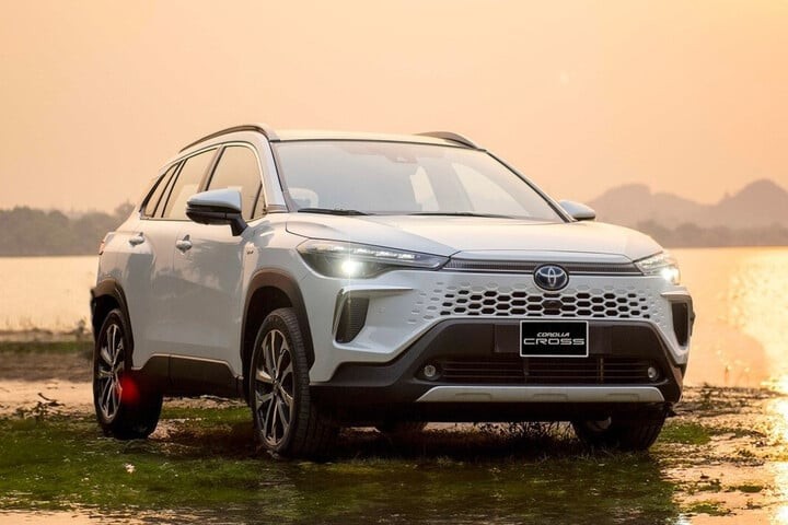 Toyota Corolla Cross bản máy xăng được hỗ trợ 50% lệ phí trước bạ, tương đương 41 triệu đồng. Ảnh: TMV