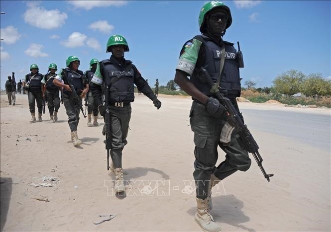 Các thành viên thuộc phái bộ gìn giữ hòa bình Liên minh châu Phi (AU) tại Somalia tuần tra ở Mogadishu (Somalia). Ảnh minh họa 