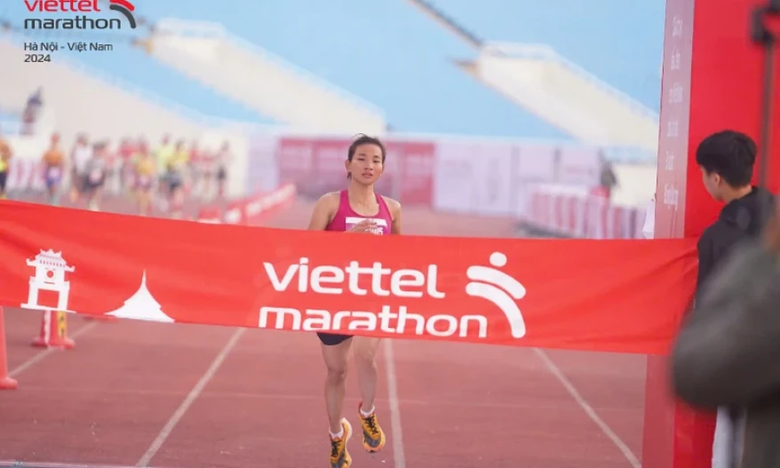 Nguyễn Thị Oanh phá sâu kỷ lục quốc gia tại Viettel Marathon Hà Nội