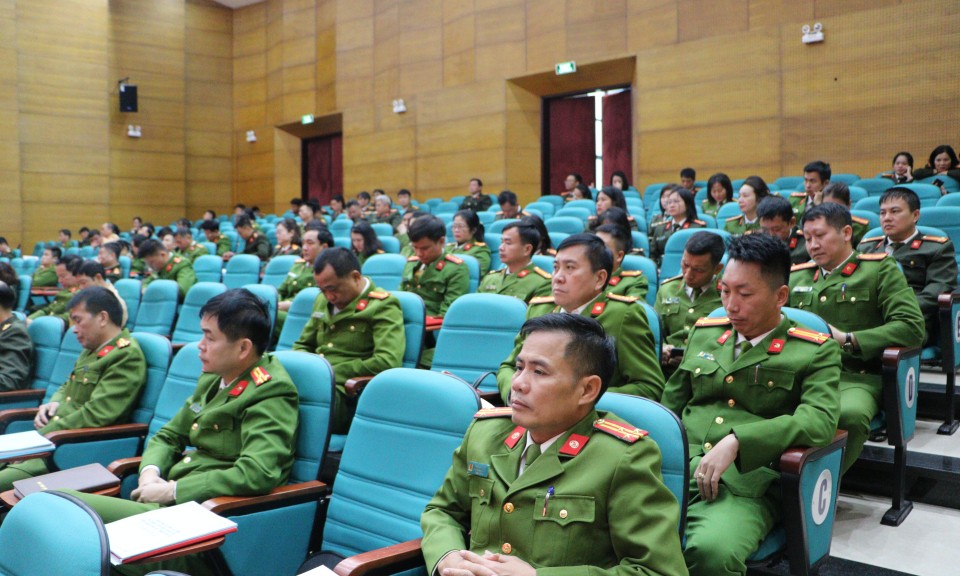 Sôi nổi đợt bồi dưỡng chuyên đề  “Đảng ta thật là vĩ đại”