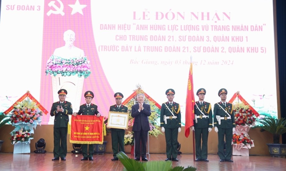 Trung đoàn 21 đón nhận danh hiệu Anh hùng Lực lượng vũ trang nhân dân