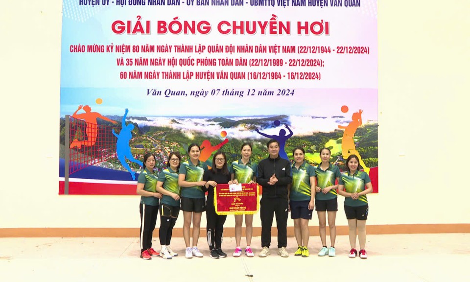 190 vận động viên tham gia giải bóng chuyền hơi huyện Văn Quan