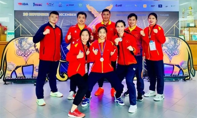 Vietnamese boxers win Asian championship silvers