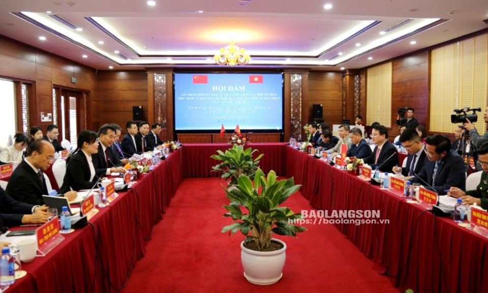 Talks between the Ministry of Planning and Investment of Viet Nam and the National General Administration of International Development Cooperation of China