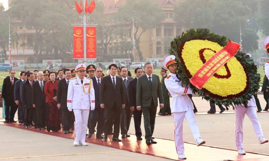 Leaders pay tribute to President Ho Chi Minh on army’s 80th anniversary