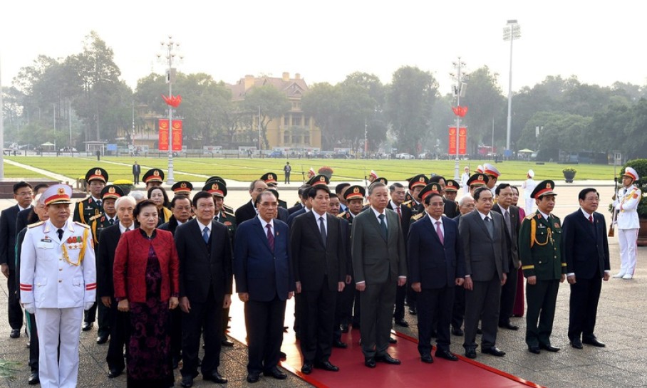 Lãnh đạo Đảng và Nhà nước viếng Chủ tịch Hồ Chí Minh nhân kỷ niệm 80 năm QĐND Việt Nam