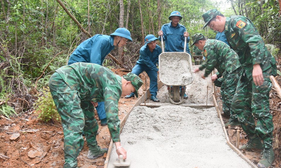 Thanh Long xây dựng và huấn luyện dân quân vững mạnh