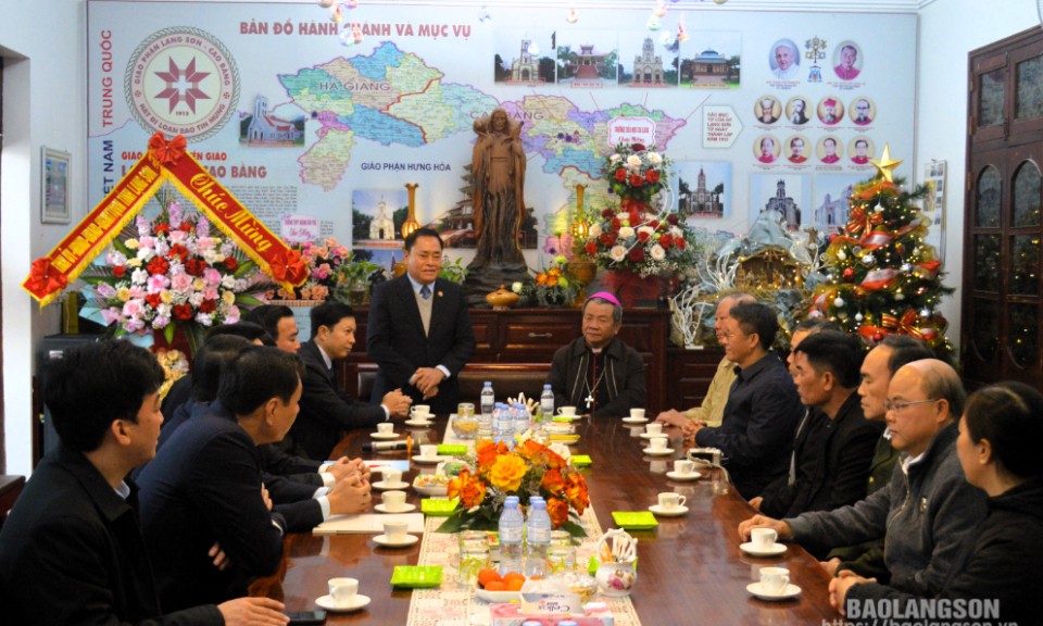 Đoàn công tác của tỉnh thăm, chúc mừng Tòa Giám mục Giáo phận Lạng Sơn - Cao Bằng và Ban Đại diện Tin