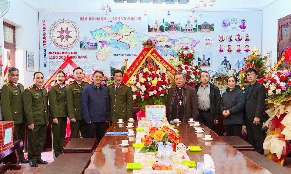 Lãnh đạo Công an tỉnh thăm hỏi, chúc mừng Tòa Giám mục Giáo phận Lạng Sơn – Cao Bằng nhân dịp Lễ Giáng