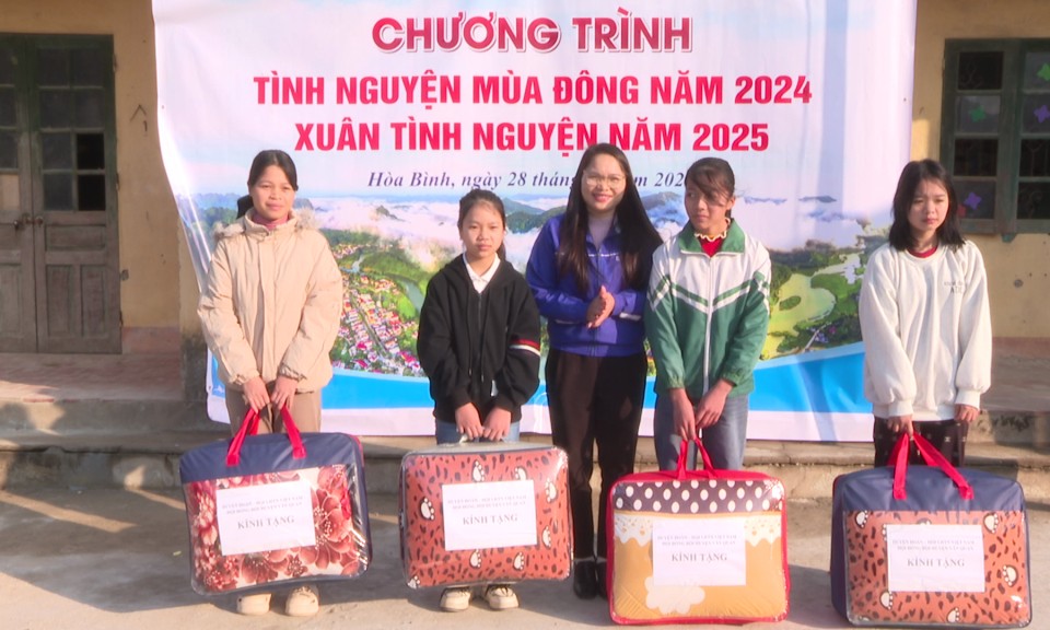 Văn Quan: Tổ chức Chương trình tình nguyện mùa đông 2024 - Xuân tình nguyện 2025