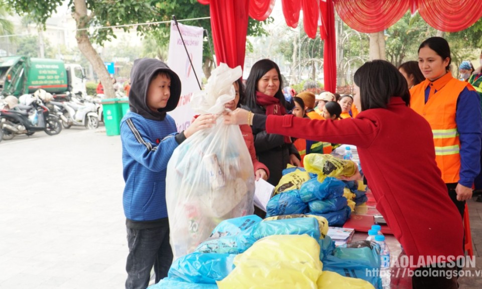 150 đại biểu tham gia lễ phát động “Toàn dân thực hiện phân loại chất thải rắn sinh hoạt tại nguồn”