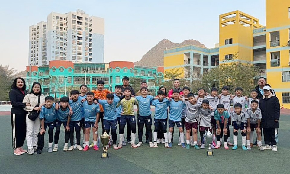 Đội bóng đá U11, U12 đoạt cúp trong giao hữu bóng đá tại thị Bằng Tường (Quảng Tây, Trung Quốc)