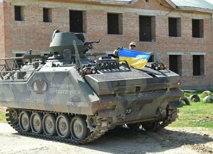 Xe chiến đấu bộ binh YPR-765 của Ukraine. (Ảnh Military Review)