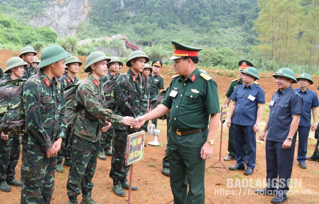 Lãnh đạo Bộ Chỉ huy Quân sự tỉnh và huyện Văn Lãng thăm hỏi, động viên lực lượng vũ trang tham gia diễn tập khu vực phòng thủ huyện Văn Lãng năm 2024