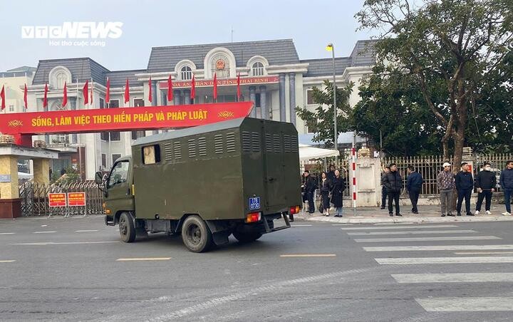 Bị cáo Phạm Minh Cường, Vũ Đăng Phương bị đưa ra xét xử về tội Cưỡng đoạt tài sản; bị cáo Nguyễn Văn Vương tội Lợi dụng chức vụ, quyền hạn gây ảnh hưởng đối với người khác để trục lợi.