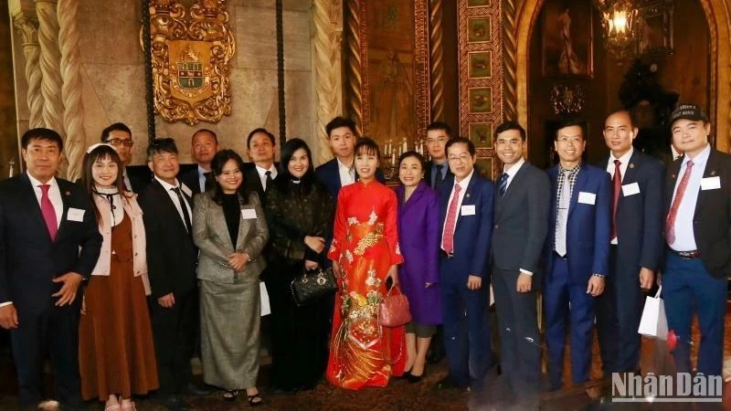 Đoàn công tác tại dinh thự Mar-a-Lago.