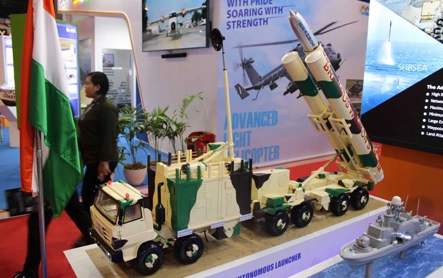  Mô hình xe mang tên lửa BrahMos của Ấn Độ. Ảnh: Army Recognition