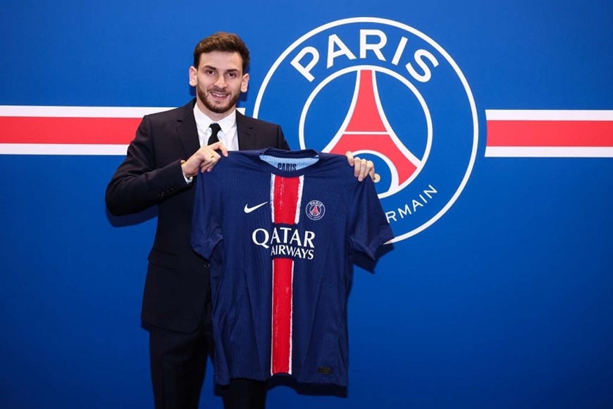 Kvaratskhelia chuyển đến PSG với giá chuyển nhượng 72 triệu USD. Ảnh: psg.fr