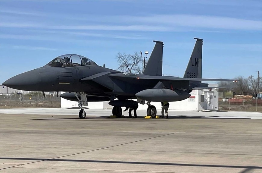  Một chiếc máy bay chiến đấu F-15E của Không quân Mỹ trên đường băng ở San Antonio, Texas. Ảnh: Không quân Mỹ