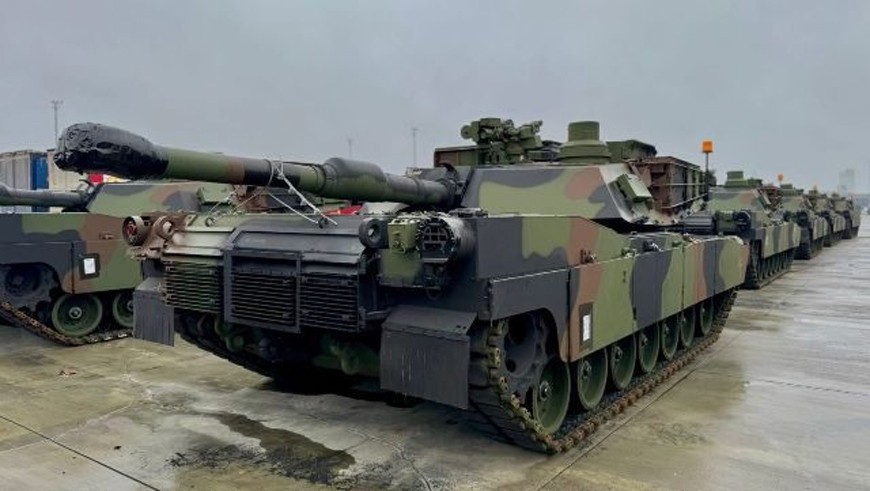 Lô 28 xe tăng chiến đấu chủ lực M1A2 SEP V3 Abrams đầu tiên của Mỹ đến Ba Lan ngày 18-1 đánh dấu một bước tiến quan trọng trong việc nâng cao năng lực thiết giáp của Ba Lan và củng cố vị thế cường quốc xe tăng hàng đầu châu Âu của nước này. Ảnh: Bộ Quốc phòng Ba Lan 