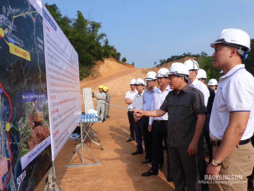 Đồng chí Hồ Tiến Thiệu, Chủ tịch UBND tỉnh kiểm tra tiến độ dự án cao tốc cửa khẩu Hữu Nghị - Chi Lăng