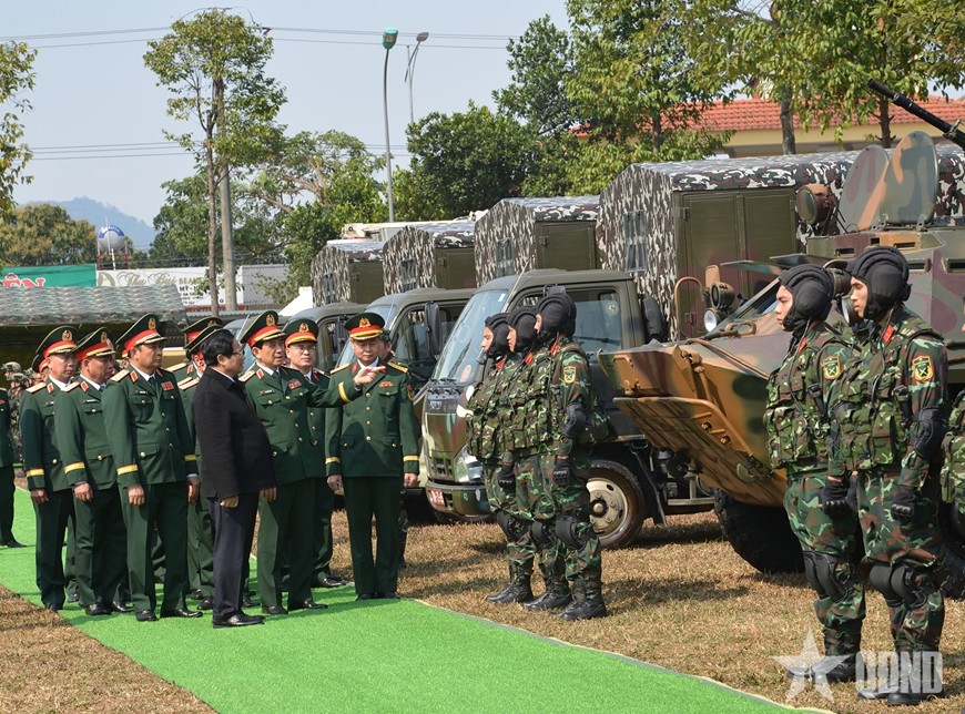  Thủ tướng Phạm Minh Chính và Đại tướng Phan Văn Giang kiểm tra lực lượng, phương tiện vũ khí trang bị của Lữ đoàn K3.