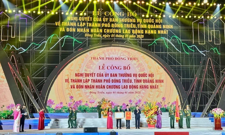 Công bố Nghị quyết của Ủy ban Thường vụ Quốc hội về thành lập thành phố Đông Triều (Quảng Ninh)