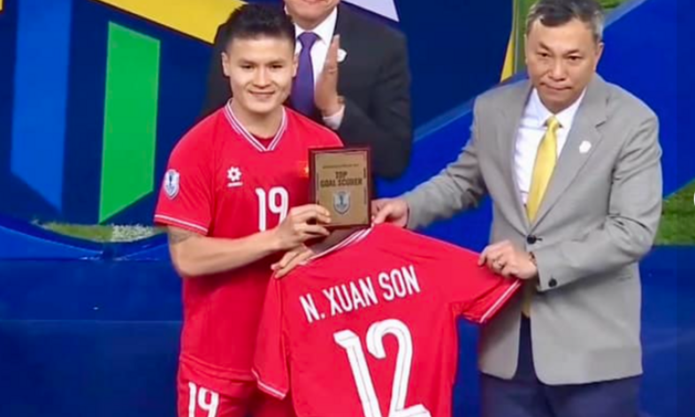 Xuân Son xuất sắc nhất AFF Cup 2024, nằm viện vẫn nhận 2 giải thưởng